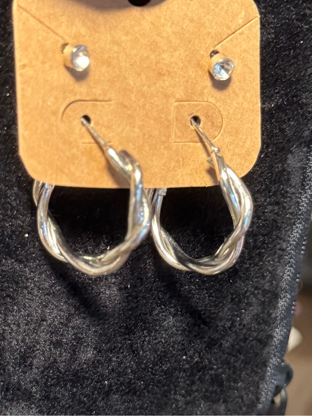 ⭐️⭐️Earring Set - Two Sizes - Picture 2 of 3